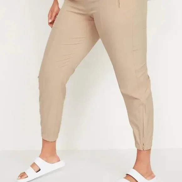 Old Navy Soft Mid-Rise 4-Way Stretch Jogger Pants for Women New - Picture 2 of 4